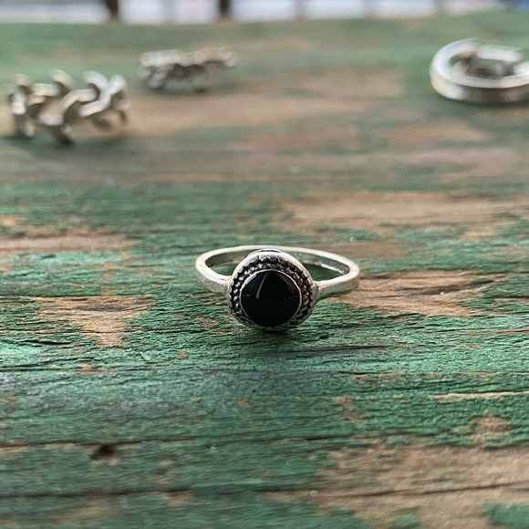 SIMPLE BLACK STONE RING - Picture 2 of 2